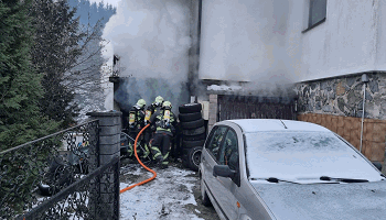 B10 - Garagenbrand_Graschnitzstraße_Feuerwehr St.Marein Mzt_06012025_01